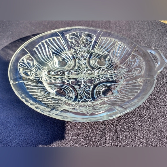 Art Deco Era Divided Glass Dish - Handle & Feet LOVELY 🏵️ - Picture 6 of 9